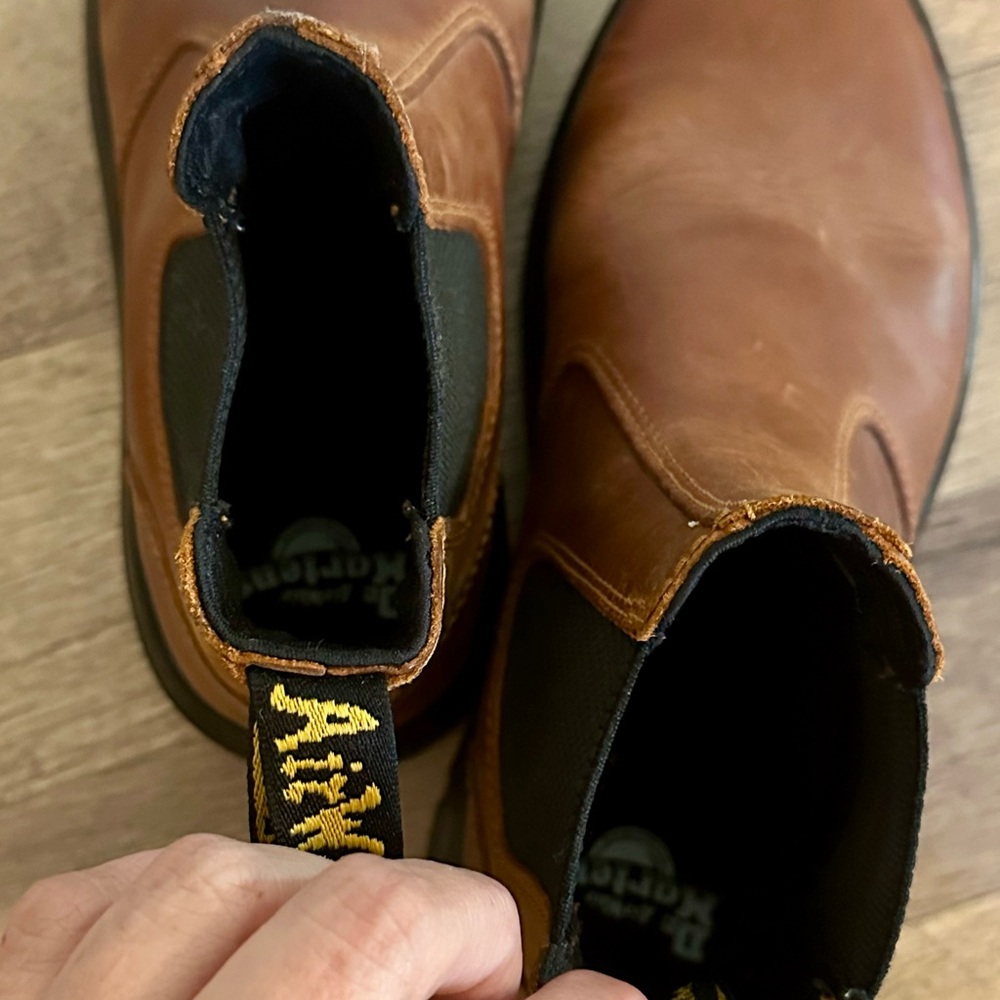Dr. Marten’s EMBURY PULL UP LEATHER CHELSEA BOOTS- Air Wair - Picture 9 of 10